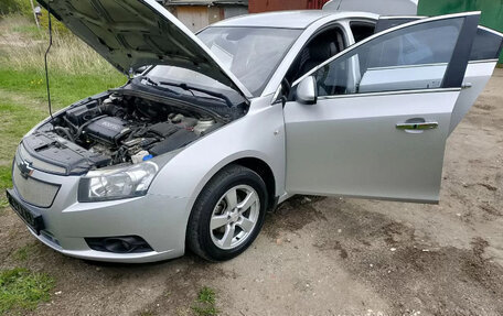 Chevrolet Cruze II, 2011 год, 700 000 рублей, 2 фотография