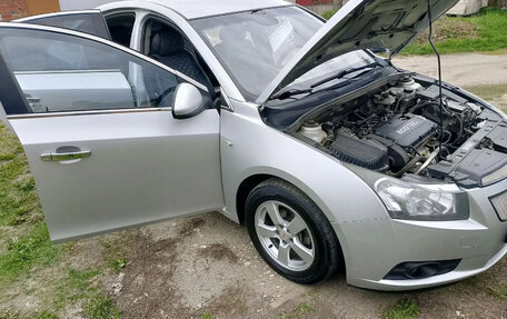 Chevrolet Cruze II, 2011 год, 700 000 рублей, 3 фотография