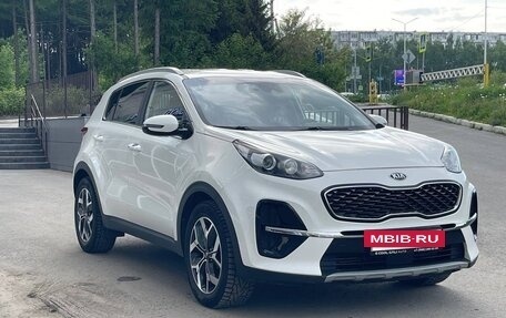 KIA Sportage IV рестайлинг, 2020 год, 2 390 000 рублей, 3 фотография