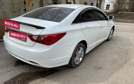 Hyundai Sonata VI, 2011 год, 690 000 рублей, 2 фотография