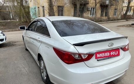 Hyundai Sonata VI, 2011 год, 690 000 рублей, 3 фотография