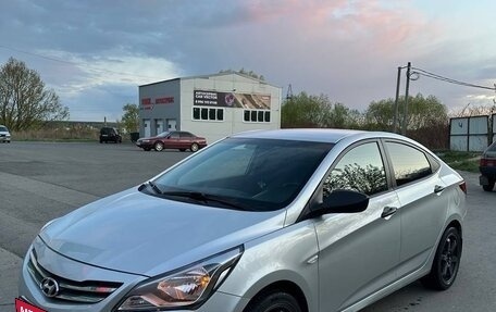 Hyundai Solaris II рестайлинг, 2015 год, 1 190 000 рублей, 2 фотография