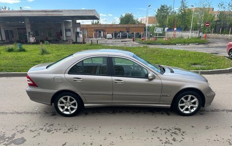Mercedes-Benz C-Класс, 2005 год, 690 000 рублей, 2 фотография