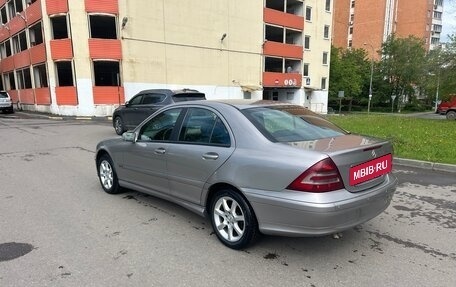 Mercedes-Benz C-Класс, 2005 год, 690 000 рублей, 4 фотография
