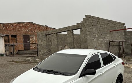 Hyundai Solaris II рестайлинг, 2011 год, 600 000 рублей, 3 фотография