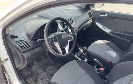 Hyundai Solaris II рестайлинг, 2013 год, 1 050 000 рублей, 5 фотография