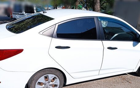Hyundai Solaris II рестайлинг, 2015 год, 1 350 000 рублей, 2 фотография