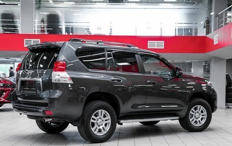Toyota Land Cruiser Prado 150 рестайлинг 2, 2011 год, 2 199 000 рублей, 2 фотография