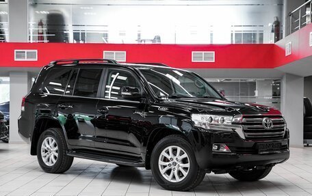 Toyota Land Cruiser 200, 2016 год, 6 249 000 рублей, 3 фотография
