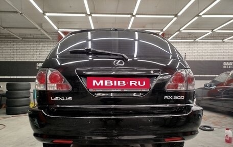 Lexus RX IV рестайлинг, 2001 год, 950 000 рублей, 4 фотография