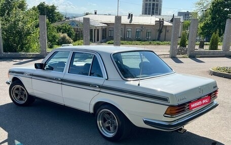 Mercedes-Benz W123, 1985 год, 1 650 000 рублей, 2 фотография