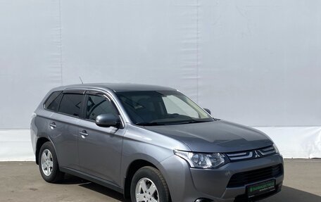 Mitsubishi Outlander III рестайлинг 3, 2013 год, 1 299 000 рублей, 3 фотография