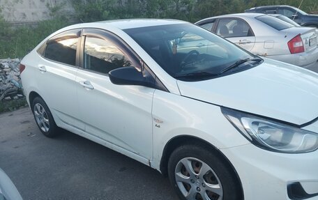 Hyundai Solaris II рестайлинг, 2011 год, 650 000 рублей, 3 фотография