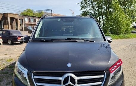 Mercedes-Benz V-Класс, 2017 год, 4 550 000 рублей, 2 фотография