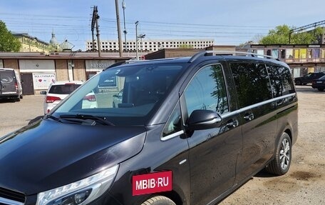Mercedes-Benz V-Класс, 2017 год, 4 550 000 рублей, 3 фотография
