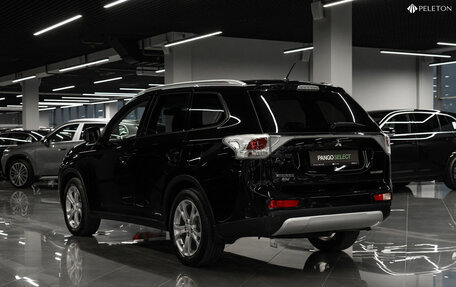 Mitsubishi Outlander III рестайлинг 3, 2014 год, 1 415 000 рублей, 4 фотография