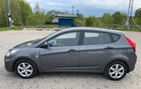Hyundai Solaris II рестайлинг, 2011 год, 795 000 рублей, 3 фотография