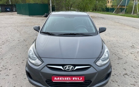 Hyundai Solaris II рестайлинг, 2011 год, 795 000 рублей, 2 фотография