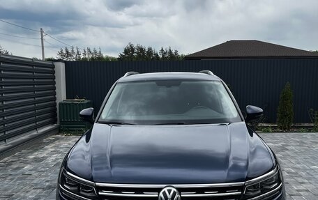 Volkswagen Tiguan II, 2017 год, 2 500 000 рублей, 2 фотография