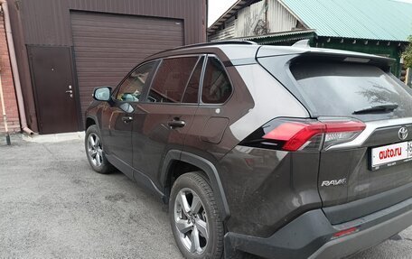 Toyota RAV4, 2020 год, 3 100 000 рублей, 2 фотография