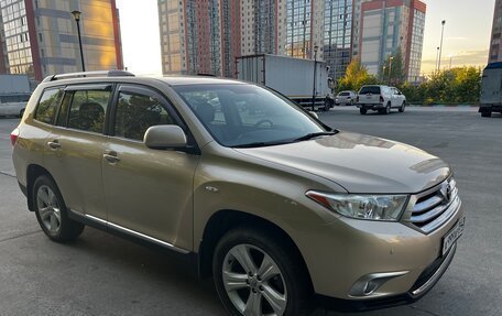 Toyota Highlander III, 2012 год, 2 150 000 рублей, 3 фотография