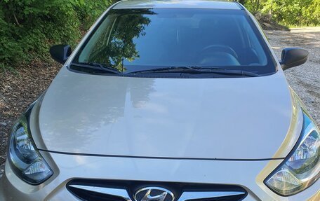 Hyundai Solaris II рестайлинг, 2012 год, 870 000 рублей, 4 фотография