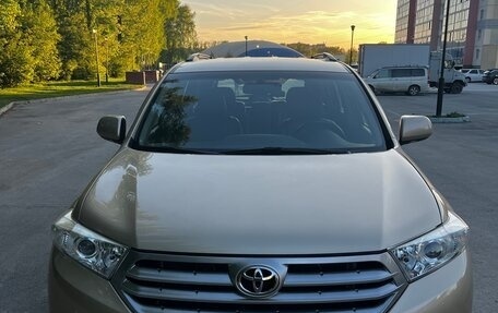 Toyota Highlander III, 2012 год, 2 150 000 рублей, 2 фотография