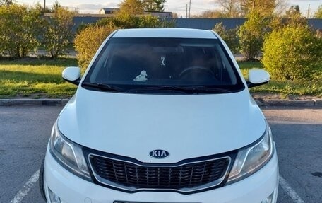 KIA Rio III рестайлинг, 2013 год, 1 000 000 рублей, 3 фотография