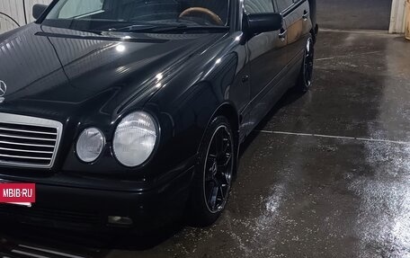 Mercedes-Benz E-Класс, 1998 год, 700 000 рублей, 2 фотография
