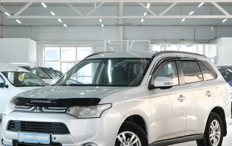 Mitsubishi Outlander III рестайлинг 3, 2013 год, 1 249 000 рублей, 3 фотография