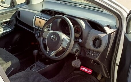 Toyota Vitz, 2015 год, 890 000 рублей, 3 фотография
