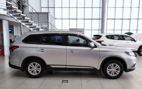 Mitsubishi Outlander III рестайлинг 3, 2017 год, 2 090 000 рублей, 8 фотография
