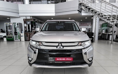 Mitsubishi Outlander III рестайлинг 3, 2017 год, 2 090 000 рублей, 6 фотография