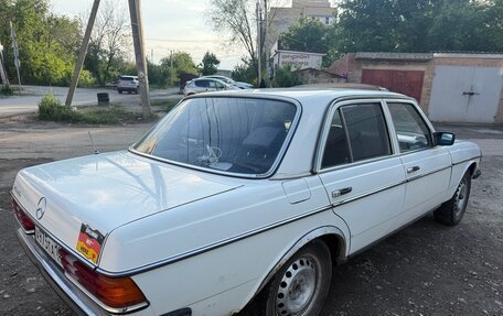 Mercedes-Benz W123, 1981 год, 210 000 рублей, 4 фотография