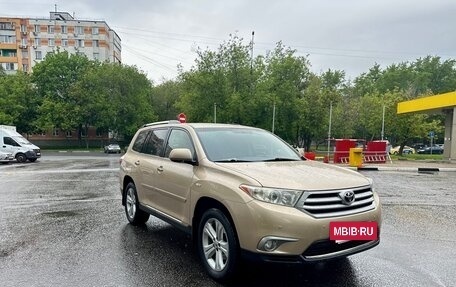 Toyota Highlander III, 2012 год, 1 780 000 рублей, 2 фотография