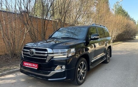 Toyota Land Cruiser 200, 2019 год, 7 850 000 рублей, 1 фотография