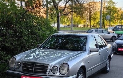 Mercedes-Benz E-Класс, 1998 год, 860 000 рублей, 1 фотография