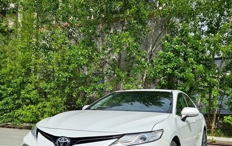 Toyota Camry, 2021 год, 3 900 000 рублей, 2 фотография
