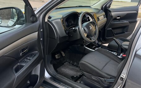 Mitsubishi Outlander III рестайлинг 3, 2018 год, 1 950 000 рублей, 4 фотография
