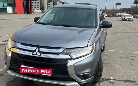 Mitsubishi Outlander III рестайлинг 3, 2018 год, 1 950 000 рублей, 2 фотография