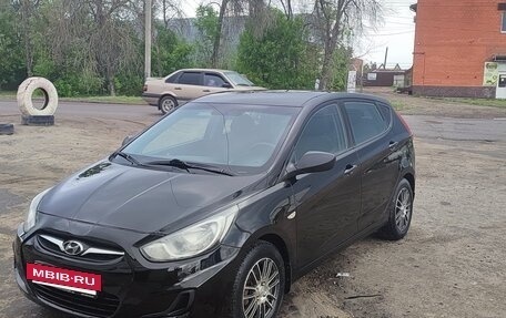 Hyundai Solaris II рестайлинг, 2012 год, 635 000 рублей, 3 фотография