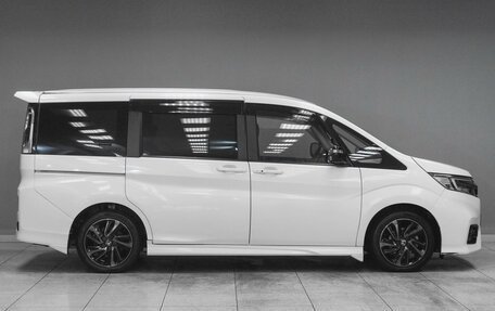 Honda Stepwgn IV, 2019 год, 2 399 000 рублей, 5 фотография