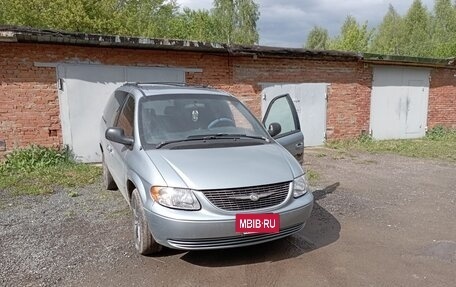 Chrysler Town & Country IV, 2003 год, 600 000 рублей, 2 фотография