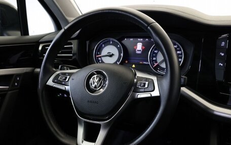 Volkswagen Touran III, 2019 год, 1 889 000 рублей, 1 фотография