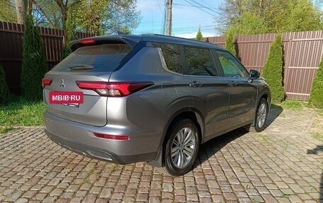 Mitsubishi Outlander, 2023 год, 3 850 000 рублей, 3 фотография