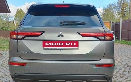 Mitsubishi Outlander, 2023 год, 3 850 000 рублей, 5 фотография