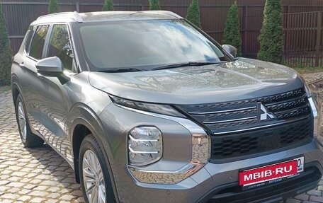 Mitsubishi Outlander, 2023 год, 3 850 000 рублей, 8 фотография