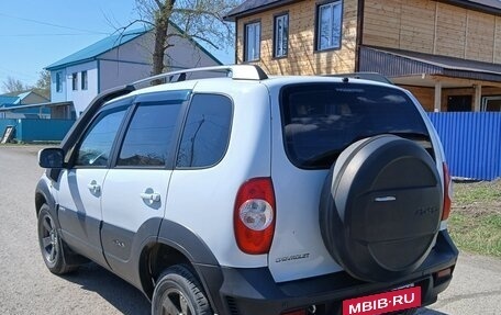 Chevrolet Niva I рестайлинг, 2018 год, 820 000 рублей, 3 фотография