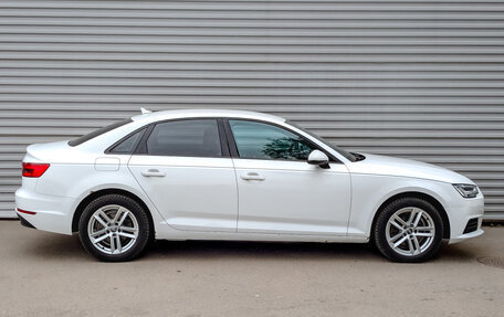 Audi A4, 2018 год, 2 150 000 рублей, 4 фотография