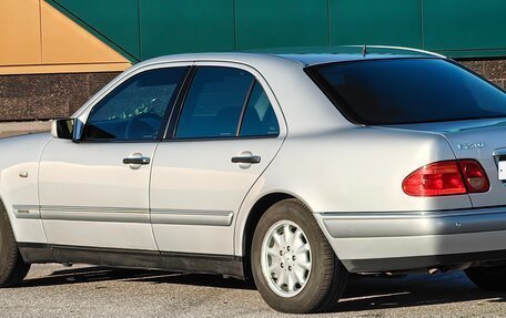 Mercedes-Benz E-Класс, 1998 год, 860 000 рублей, 3 фотография